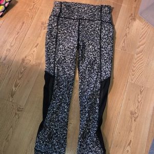 Lululemon Athletica Black/Grey/white with mesh and side pockets / Size 2